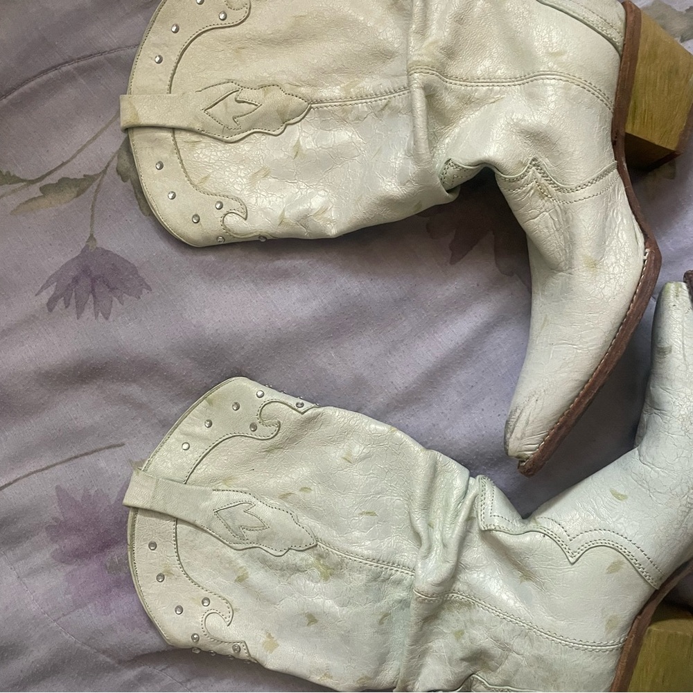 Pistachio Cuadra Cowboy Boots
